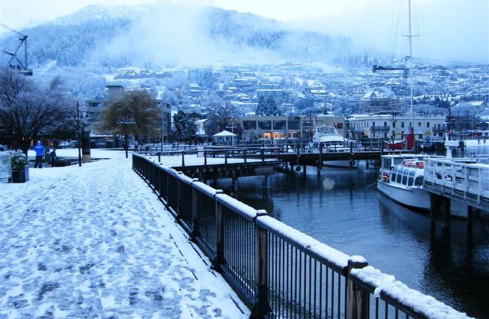 Four Seasons In One Town Queenstown Throughout The Year Spinnaker   Snow In Queenstown 