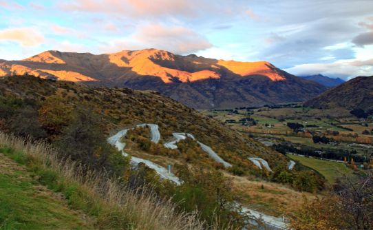 Driving in Queenstown New Zealand Accommodation Apartments Spinnaker Bay 1