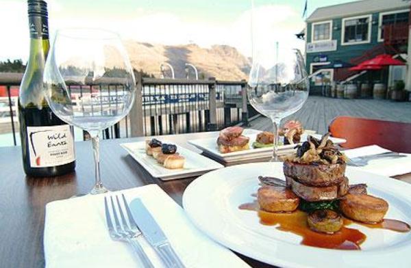 Spinnaker Bay Waterfront Restaurants